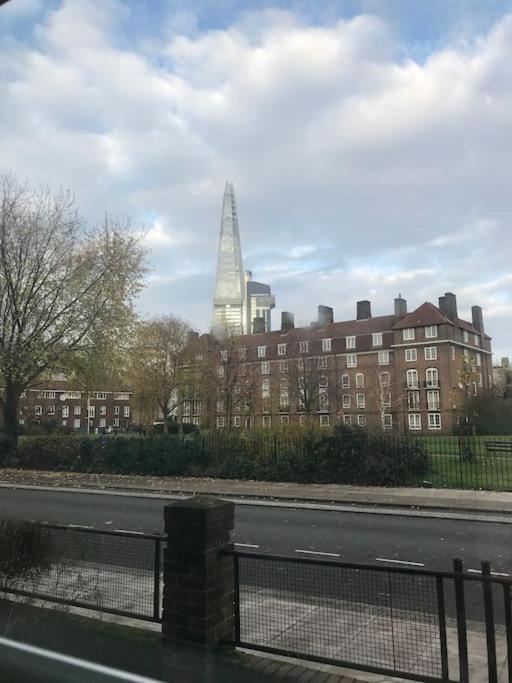 Cosy 1 Bed Flat In With View Of Shard * Лондон